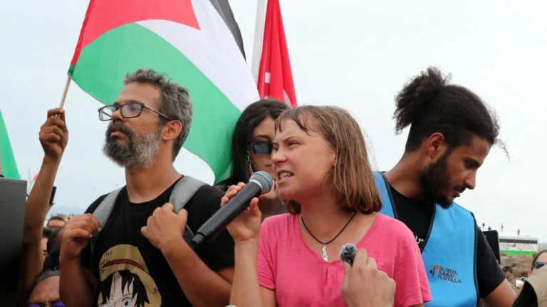 Σάλπαρε από τη Τυνησία για τη Γάζα ο στολίσκος με την Γκρέτα Τούνμπεργκ