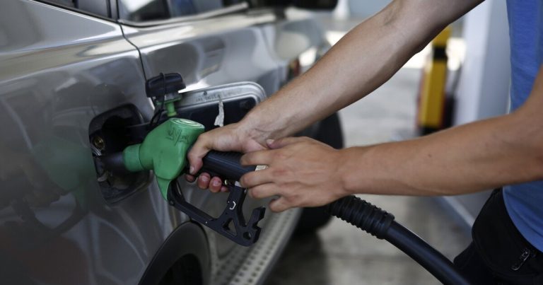 Μεγάλη επιχείρηση του ελληνικού FBI για λαθρεμπόριο από βενζινάδικα σε όλη τη χώρα