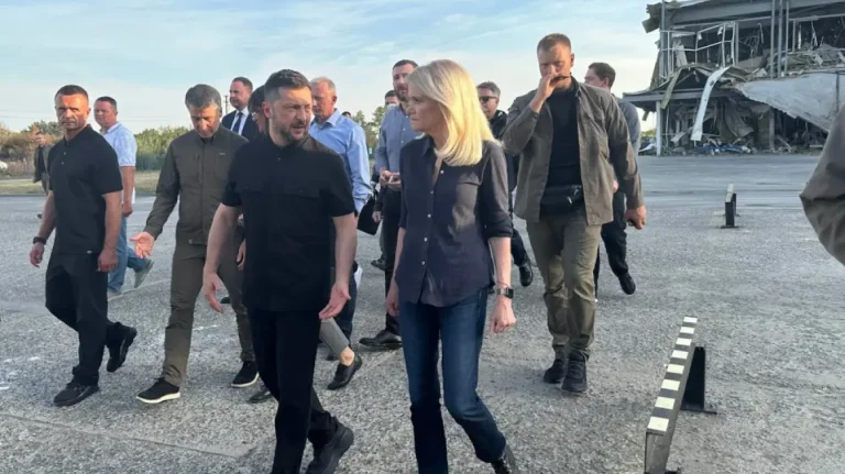 Ζελένσκι: Απορρίπτει την πρόταση Πούτιν για συνάντηση στη Μόσχα – «Αν θέλει, ας έρθει στο Κίεβο»