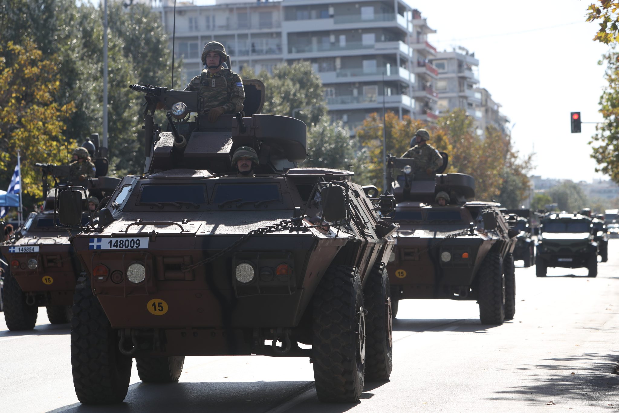 Δέκα μοναδικές στιγμές από τη σημερινή στρατιωτική παρέλαση