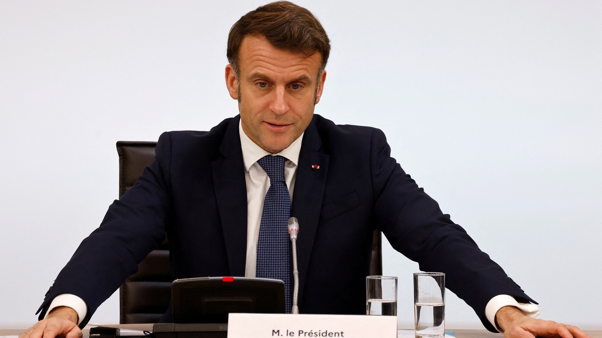 Μακρόν: «Πρέπει να κρατήσουμε τον Πούτιν στην αβεβαιότητα»