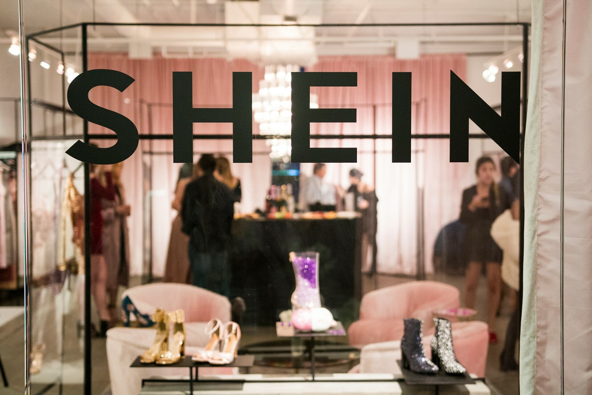Η Shein ανοίγει το πρώτο φυσικό κατάστημά της στο Παρίσι