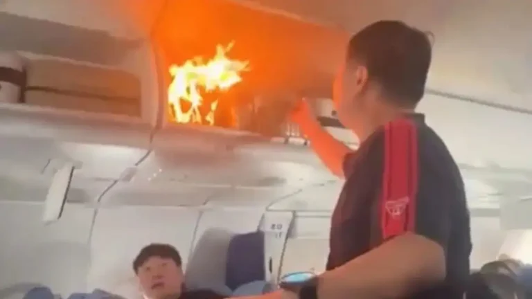 Τρόμος σε πτήση της Air China: Φωτιά ξέσπασε από μπαταρία λιθίου σε χειραποσκευή επιβάτη