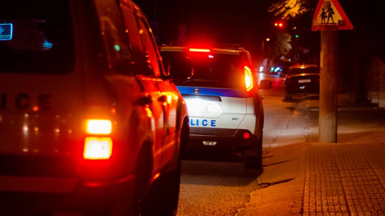 Διπλό φονικό στο κάμπινγκ της Φοινικούντας – Ανθρωποκυνηγητό για τη σύλληψη του δράστη