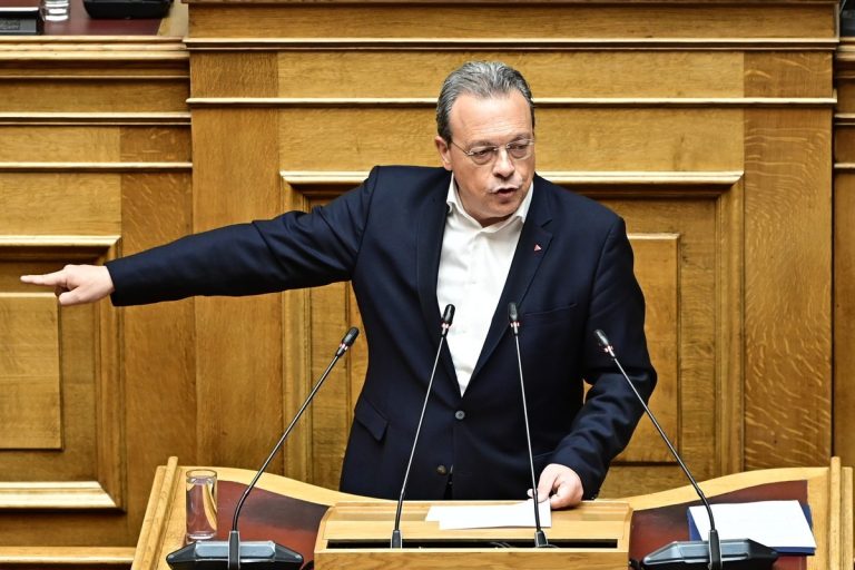 Φάμελλος: Αντισυνταγματική και ντροπιαστική η τροπολογία για το Μνημείο του Αγνώστου Στρατιώτη