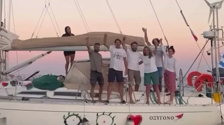 Με ειδική πτήση επιστρέφουν σήμερα οι 27 Έλληνες του στολίσκου που κρατούνταν από το Ισραήλ