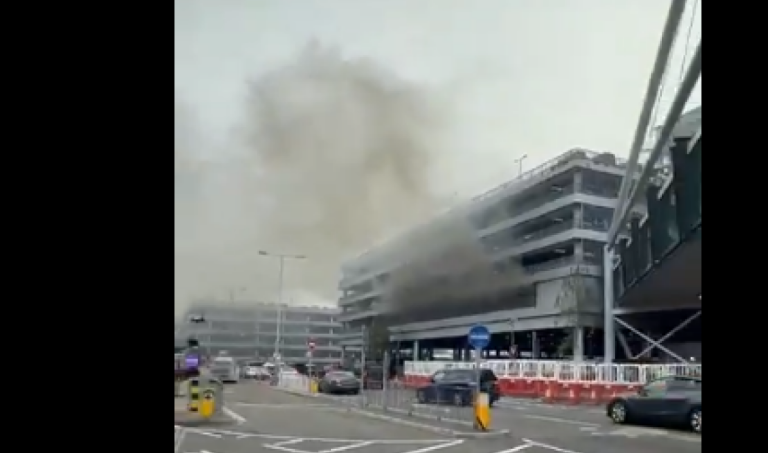 Φωτιά στο Χίθροου: Αυτοκίνητο τυλίχθηκε στις φλόγες σε πάρκινγκ