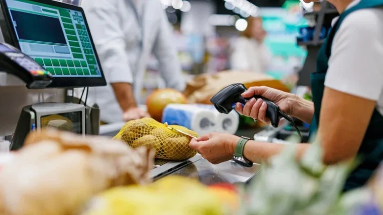 Τι ισχύει για τα σούπερ μάρκετ την αργία της 28ης Οκτωβρίου