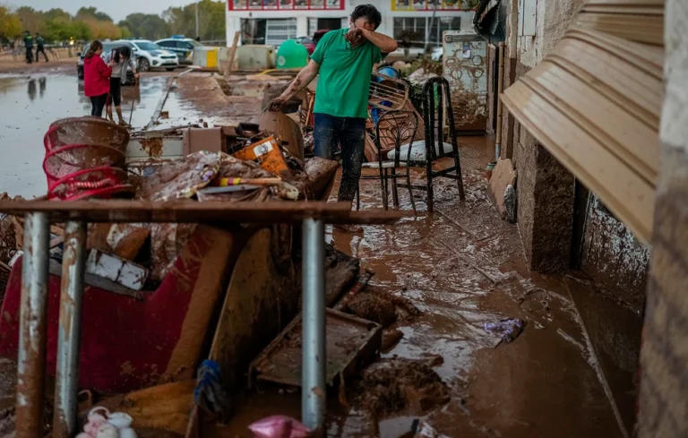 Σορός άντρα εντοπίστηκε στη Βαλένθια ένα χρόνο μετά τις φονικές πλημμύρες