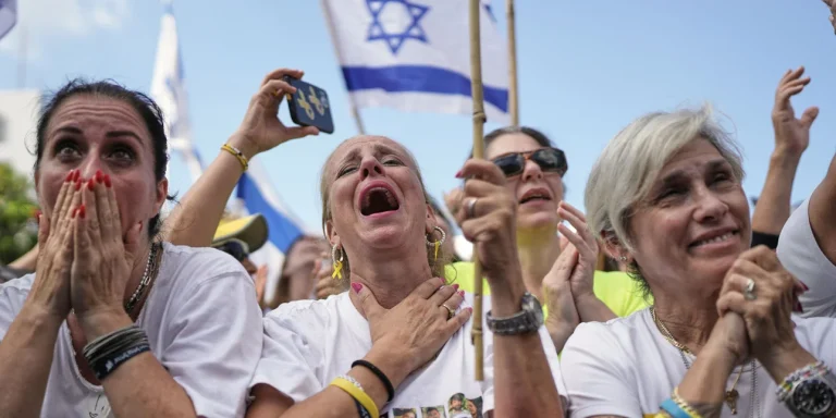 Αγωνία στο Ισραήλ: Αγνοούνται οι σοροί 24 ομήρων – Μόνο τέσσερις παραδόθηκαν από τη Χαμάς