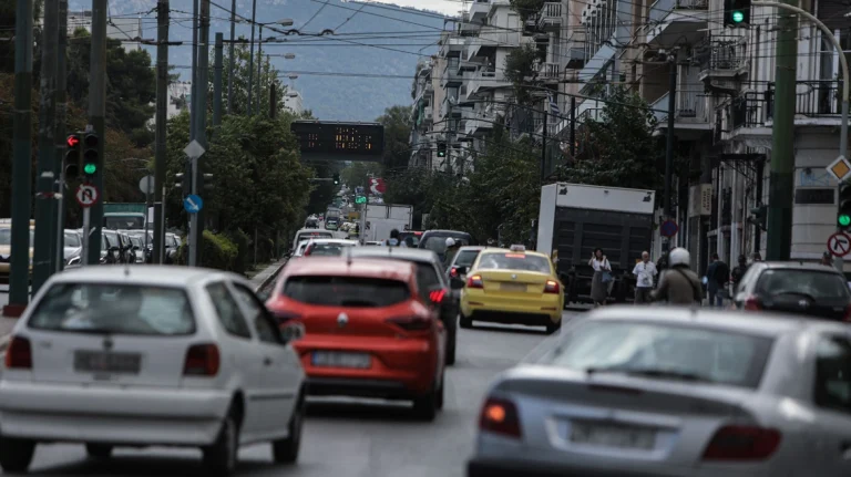 Κίνηση στους δρόμους: Μποτιλιάρισμα τώρα σε Κηφισό και Λεωφόρο Αθηνών