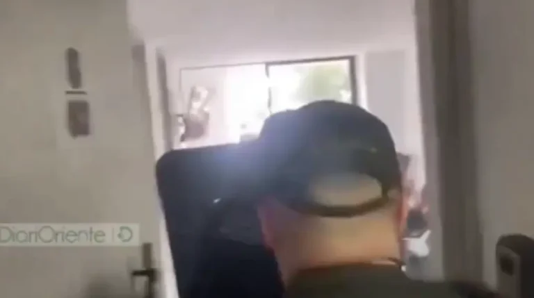 Κολομβία: Βίντεο από τη στιγμή που φυγάς γλιστράει και πέφτει στο κενό από τον 8ο όροφο