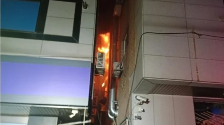 Σοκ στη Νότια Κορέα: Προσπάθησε να σκοτώσει κατσαρίδα… και έβαλε φωτιά στην πολυκατοικία της 