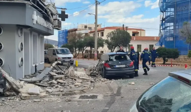 Κατέρρευσε μπαλκόνι κτιρίου στο Λαύριο – Μεγάλες ζημιές