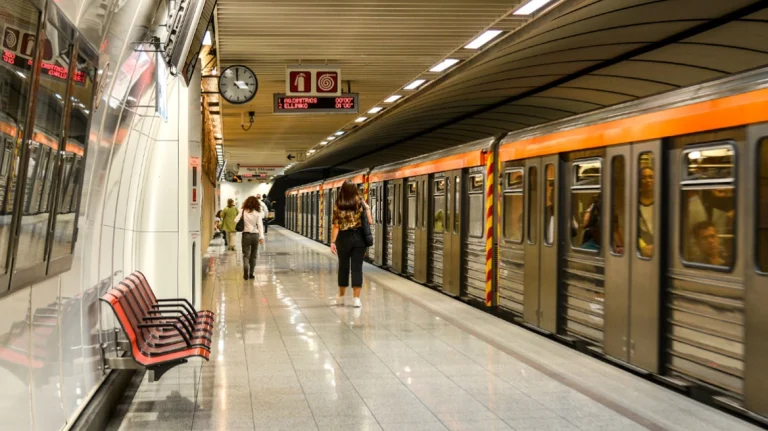 Άνοιξε ο σταθμός μετρό στο Σύνταγμα