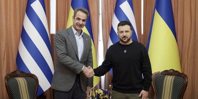 Τηλεφωνική επικοινωνία Μητσοτάκη – Ζελένσκι για τις τελευταίες εξελίξεις στην Ουκρανία