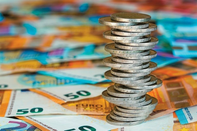 Ποιοι θα δουν αυξήσεις σε μισθούς και συντάξεις το επόμενο 6μηνο