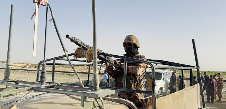 «Φουντώνει» ο πόλεμος στα σύνορα Αφγανιστάν-Πακιστάν με δεκάδες νεκρούς