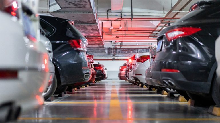 «Φαρμάκι» οι θέσεις στάθμευσης – Εκτοξεύθηκαν τα κόστη σε όλη την Αττική