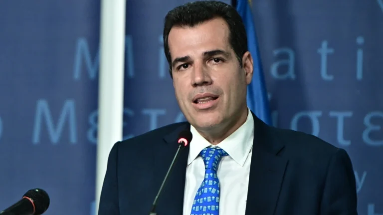 Πλεύρης: Το δημογραφικό δεν λύνεται από το μεταναστευτικό