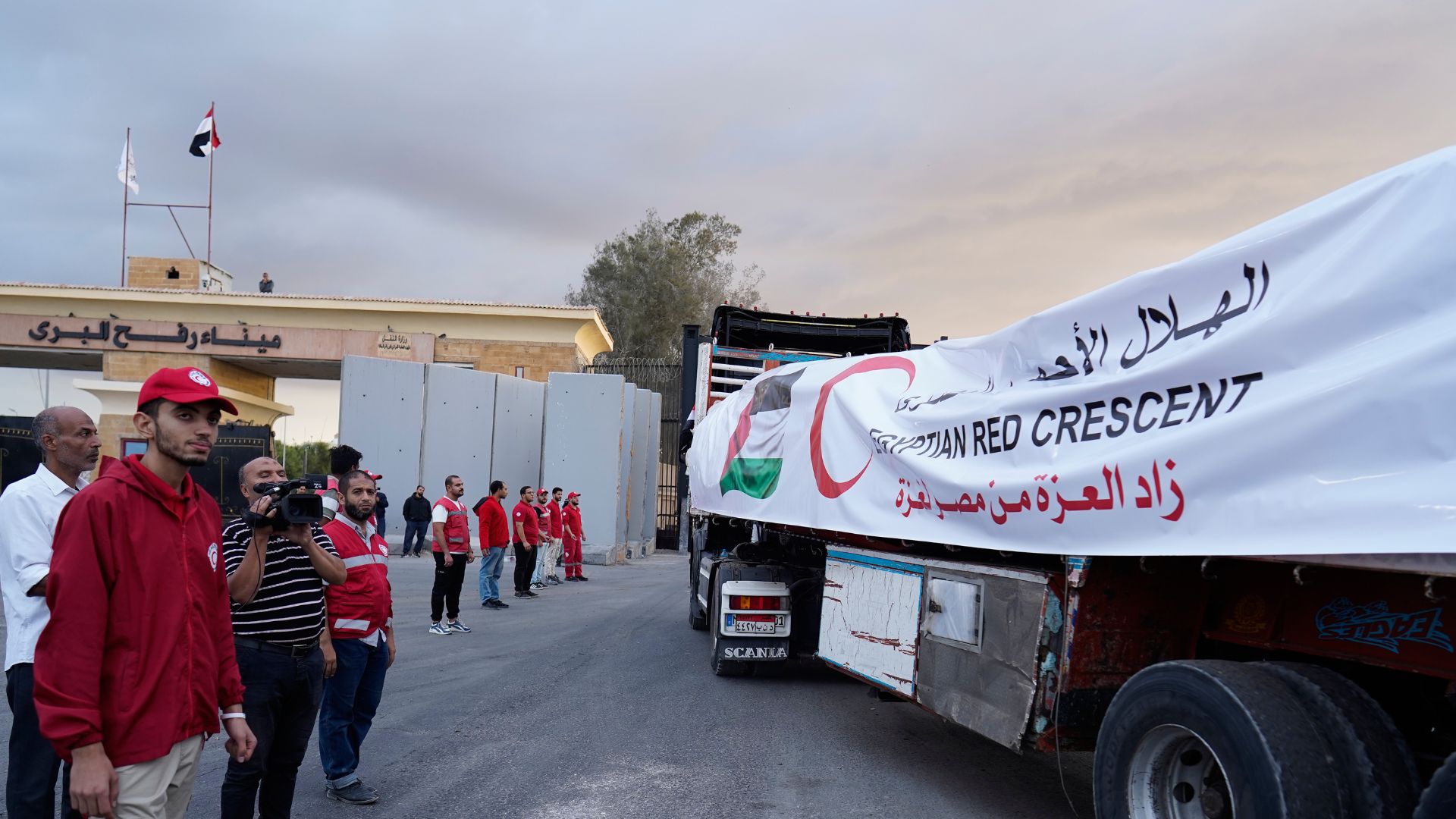 Το Ισραήλ κλείνει το πέρασμα της Ράφα και περιορίζει την ανθρωπιστική βοήθεια