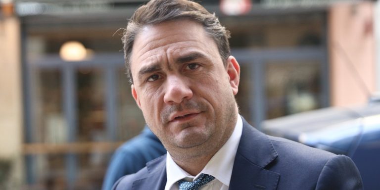 Τσουκαλάς: «Θα συνεχίσουμε να εξαναγκάζουμε την κυβέρνηση να βγει από το κρησφύγετο της συγκάλυψης»