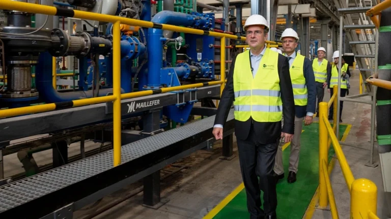 Χατζηδάκης: Η ελληνική βιομηχανία είναι όρθια και έχει δημιουργήσει 60.000 νέες θέσεις εργασίας