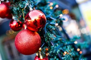 Αντίστροφη μέτρηση για το εορταστικό ωράριο Χριστουγέννων