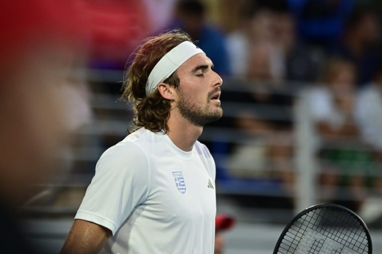 «Δεν οδηγούσε ο Στέφανος», λέει ο δικηγόρος του Τσιτσιπά για την κλήση 2.000 ευρώ