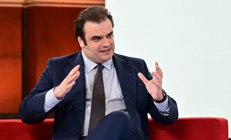 Financial Times: Ο Πιερρακάκης ένας από τους βασικούς διεκδικητές για την προεδρία του Eurogroup