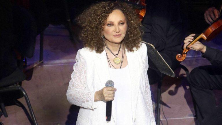 Γλυκερία: Ενώ τραγουδούσα ενημερώθηκα ότι είχε πεθάνει ο πατέρας μου