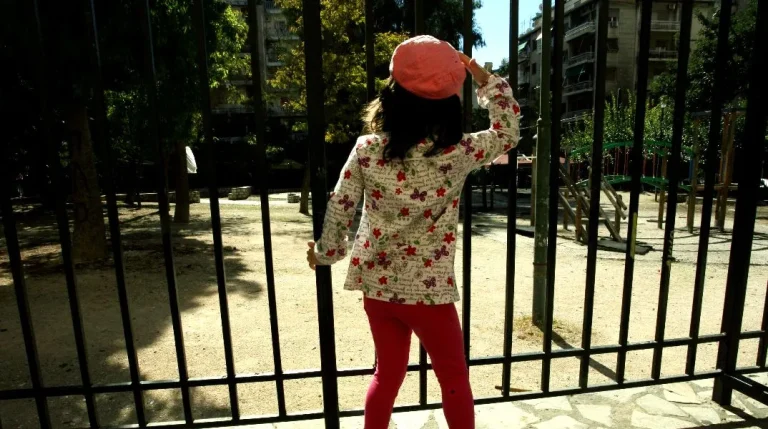 Συναγερμός σε Αγία Παρασκευή και Χολαργό: 67χρονος προσεγγίζει ανήλικα παιδιά σε πλατείες και σχολεία