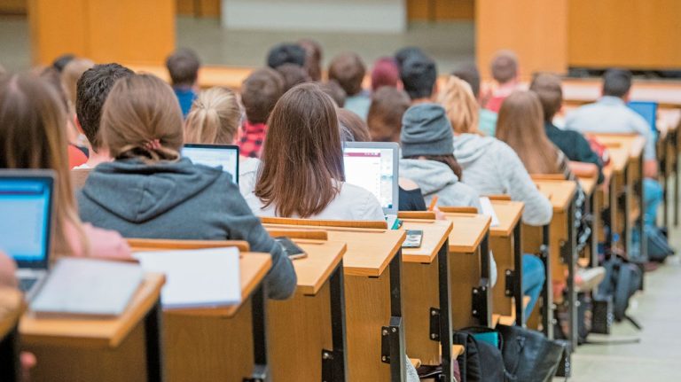 Αιώνιοι φοιτητές: Διαγράφονται σχεδόν 290.000 – Ποιοι έχουν δικαίωμα παράτασης