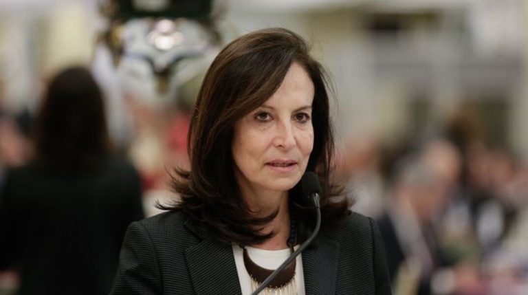 Διαμαντοπούλου για Τσίπρα: Είναι απειλή για το ΠΑΣΟΚ ένας πολιτικός που ηττήθηκε 5 φορές και το κόμμα του υπέστη 7 διασπάσεις;