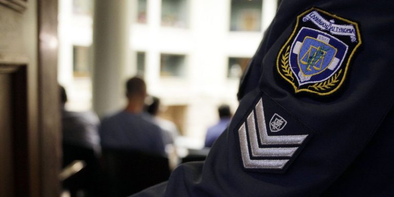 Η «χλιδάτη» ζωή του αστυνομικού που εμπλέκεται σε κύκλωμα ναρκωτικών – Καταθέσεις 600.000 ευρώ