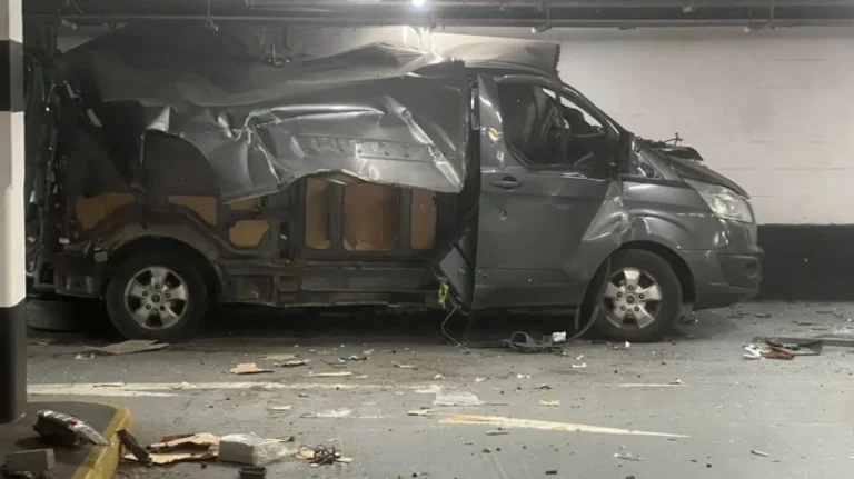 Συναγερμός στο Λονδίνο: Έκρηξη σε βαν σε υπόγειο πάρκινγκ