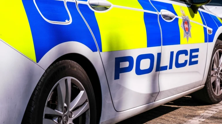 Φρικτό έγκλημα στην Ουαλία: 17χρονη μαχαιρώθηκε μέχρι θανάτου στο σπίτι της