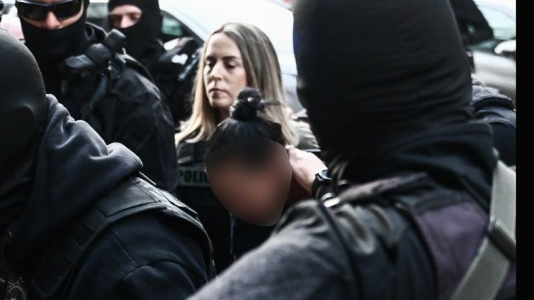 Στην Ευελπίδων η 46χρονη που δολοφόνησε τη πεθερά της στη Σαλαμίνα