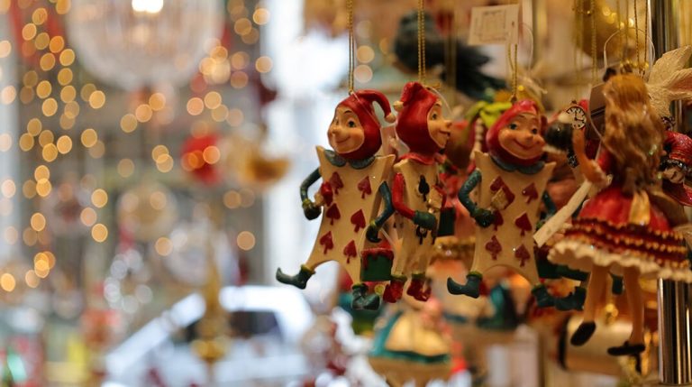 Στις 11 Δεκεμβρίου ξεκινά το εορταστικό ωράριο στα καταστήματα της Αθήνας