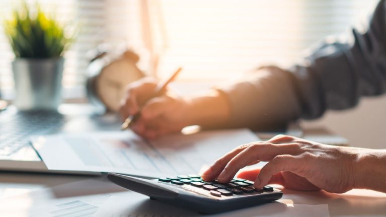 Φορολογικές δηλώσεις: Πώς να πληρώσετε λιγότερους φόρους το 2026