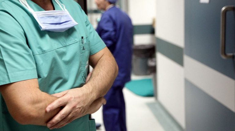 Προ των πυλών 276 μόνιμες προσλήψεις γιατρών στο ΕΣΥ