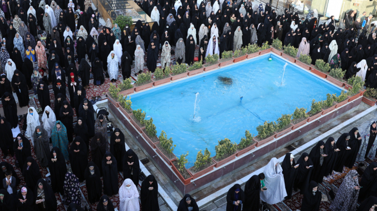 Προσεύχονται για να βρέξει στην Τεχεράνη – Δείτε βίντεο