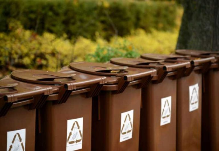 Ξεκίνησε η διανομή καφέ κάδων για όλα τα νοικοκυριά του Δήμου Χανίων