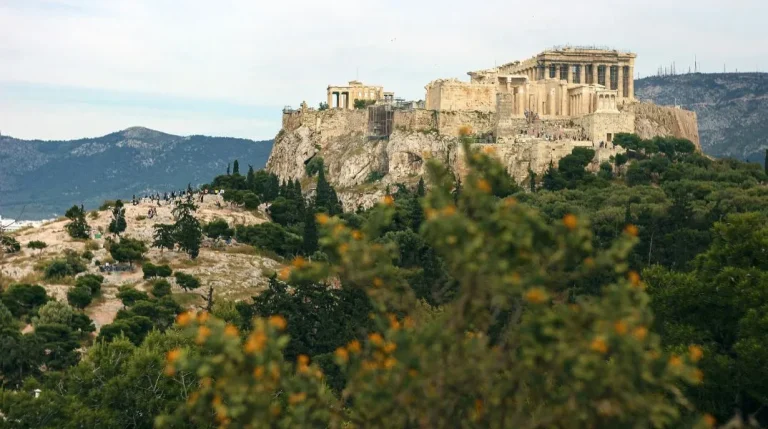 Καιρός: Αλλαγή σκηνικού από σήμερα – Βροχές και αφρικανική σκόνη