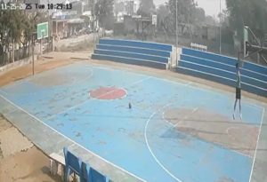Σοκ στην Ινδία: 16χρονος πλακώθηκε από σκουριασμένη μπασκέτα και πέθανε