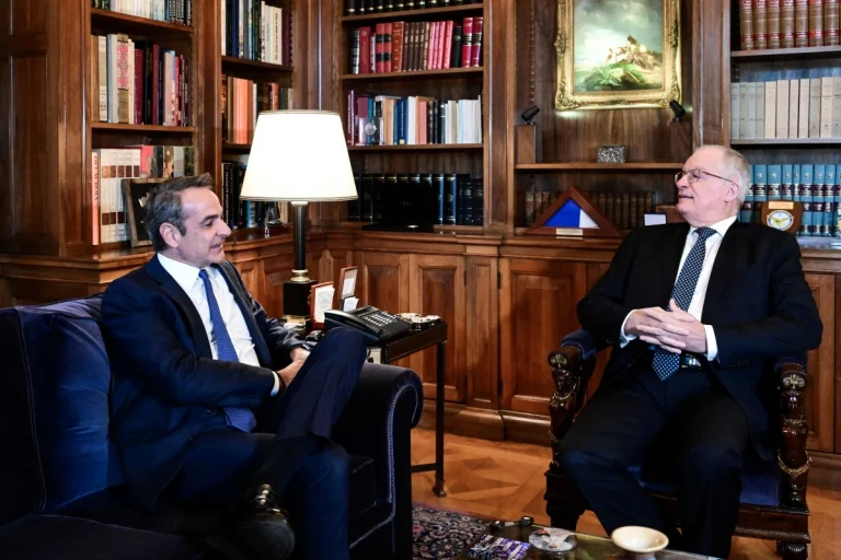 Συνάντηση Τασούλα – Μητσοτάκη στο Προεδρικό: «Η Ελλάδα από περιφερειακός παίκτης στην ενέργεια γίνεται πρωταγωνιστής»