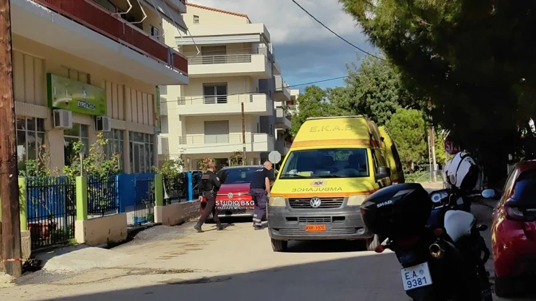 Σοκ στο Ναύπλιο: Ηλικιωμένος έπεσε από μπαλκόνι δεύτερου ορόφου πολυκατοικίας 