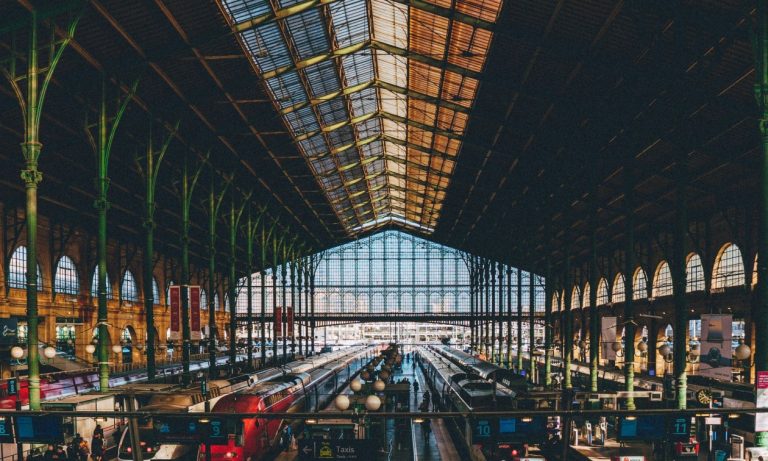 Συναγερμός στο Παρίσι: Πυροβολισμοί από την αστυνομία σε σιδηροδρομικό σταθμό 