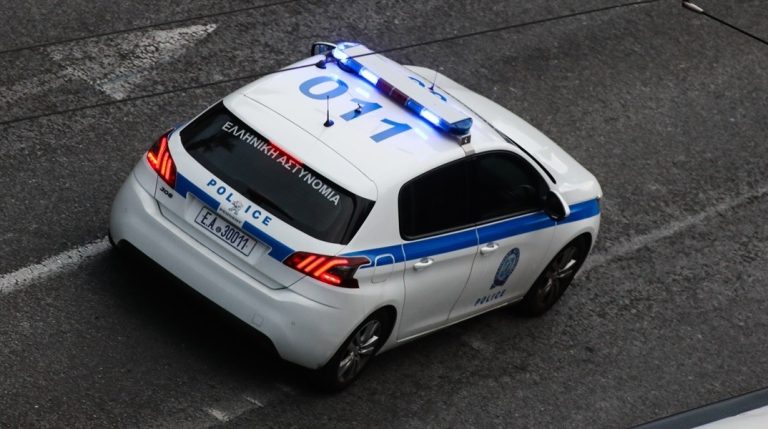 Γλυφάδα: Σπείρα άνοιξε 24 αυτοκίνητα – Η λεία τους έφτασε τις 42.000 ευρώ