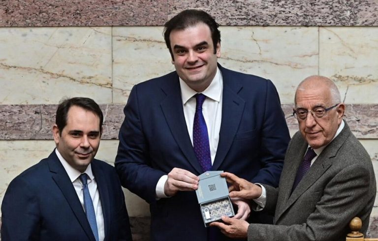 O Πιερρακάκης κατέθεσε τον προϋπολογισμό του 2026: «Είναι ρεαλιστικός, κοινωνικός και αναπτυξιακός»